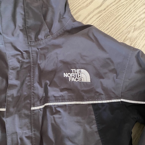 The north face boys Hyvent jacket - Picture 3 of 9